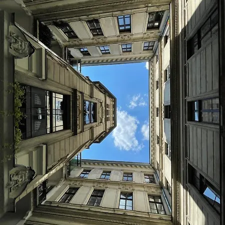 A5 - - Hostaid Apartment *