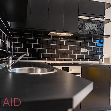 A5 - - Hostaid Apartment *