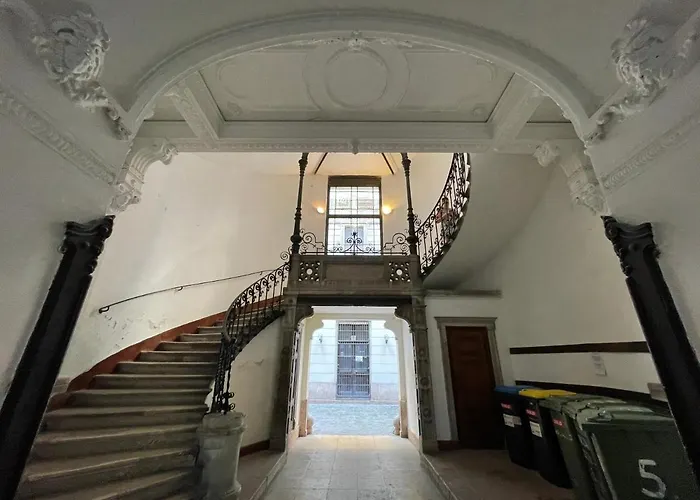 A5 - - Hostaid * Budapesta